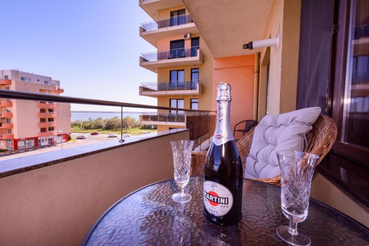 Theo Summerland Seaview Apartman Mamaia Kültér fotó
